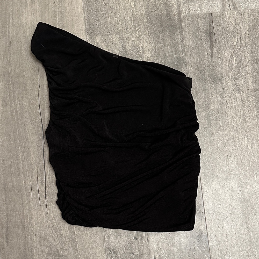 Shelly One-Shoulder Top